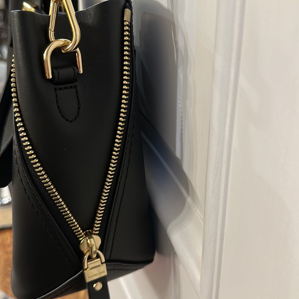 Michael Kors Black Leather Blakely bag NWOT - Picture 5 of 11